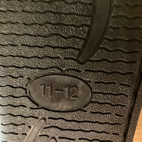 Cozy Faux Fur Slippers Sz 11-Black sole, Purple, lilac and Cream - Picture 5 of 8